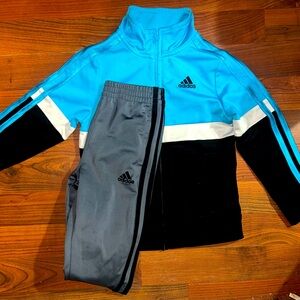 Adidas jacket with pants both 4t